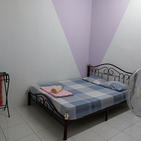 Pelangi Homestay Bota Buitenkant foto
