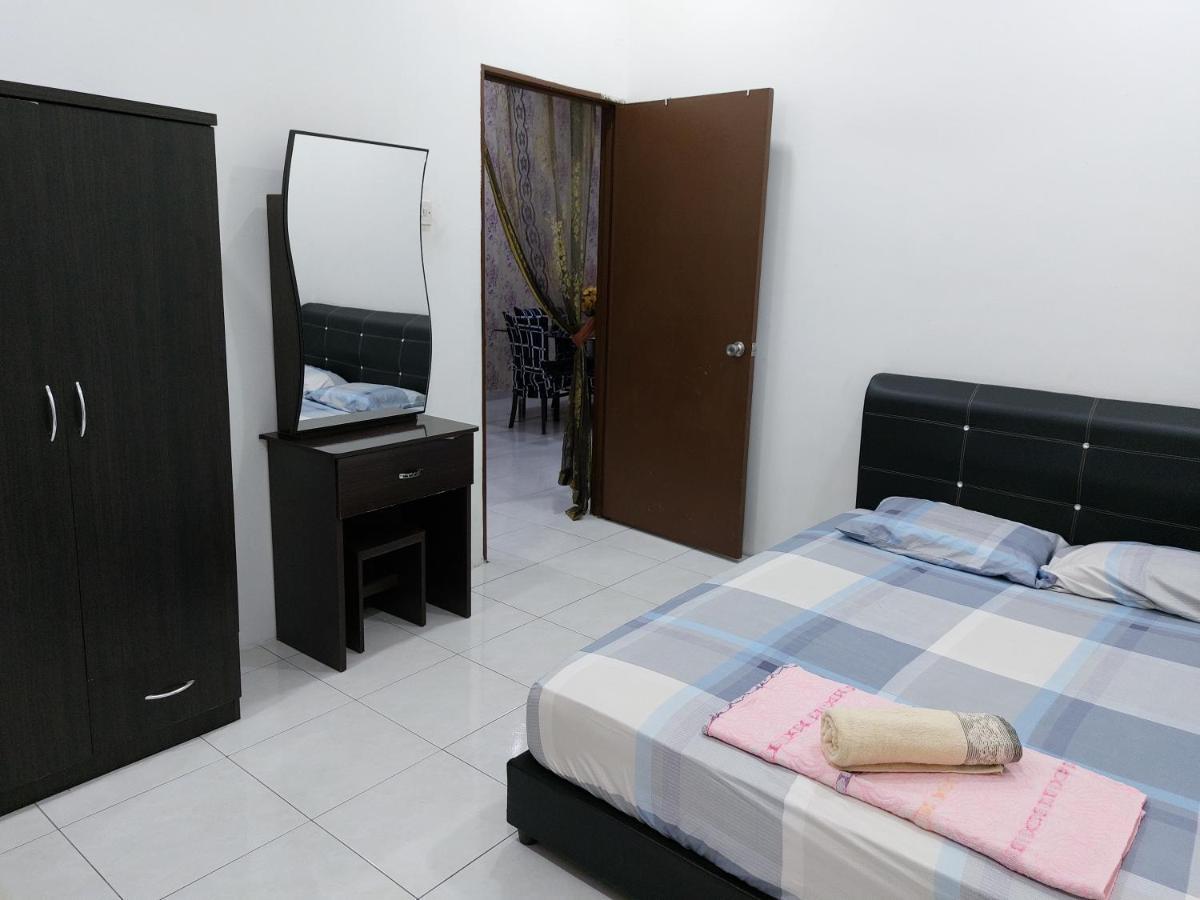 Pelangi Homestay Bota Buitenkant foto