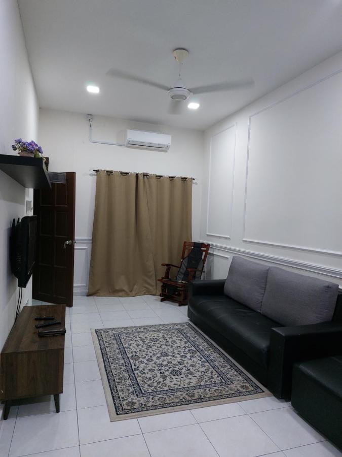 Pelangi Homestay Bota Buitenkant foto