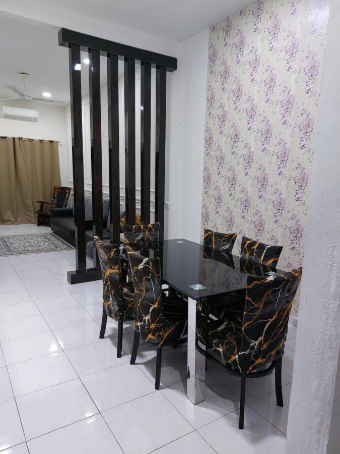 Pelangi Homestay Bota Buitenkant foto