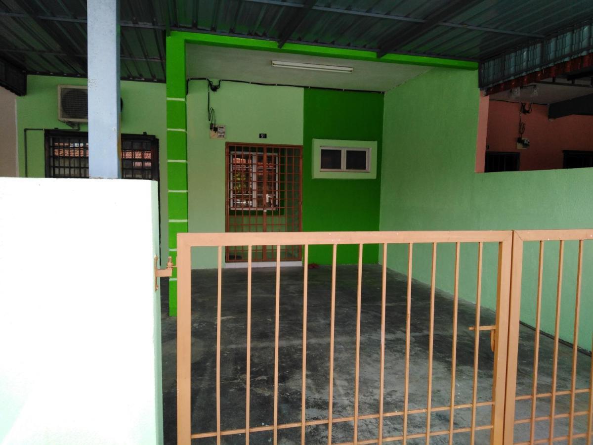 Pelangi Homestay Bota Buitenkant foto