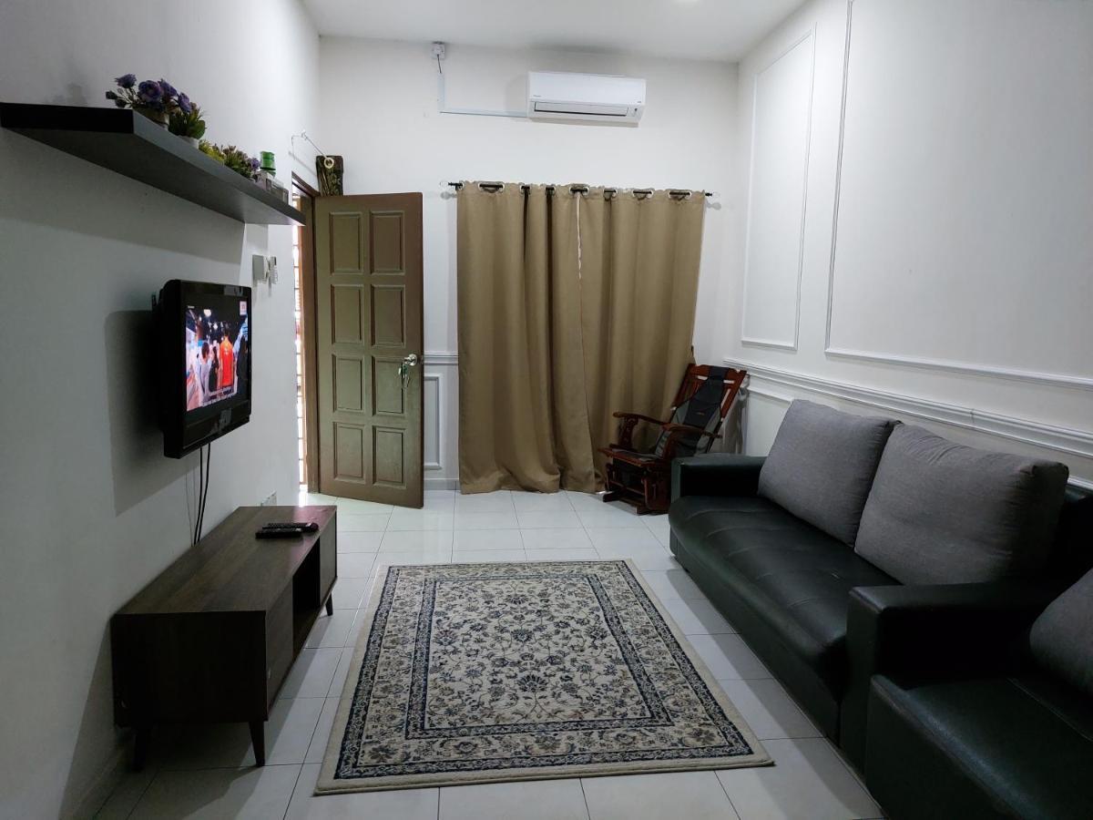 Pelangi Homestay Bota Buitenkant foto